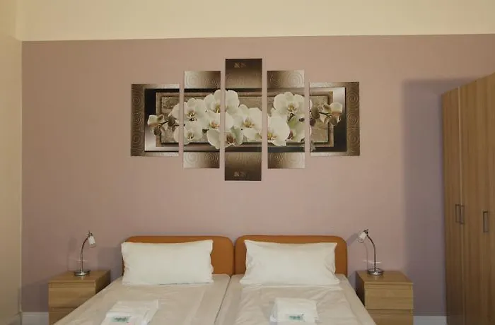 Elegia Am Kurfuerstendamm 2*