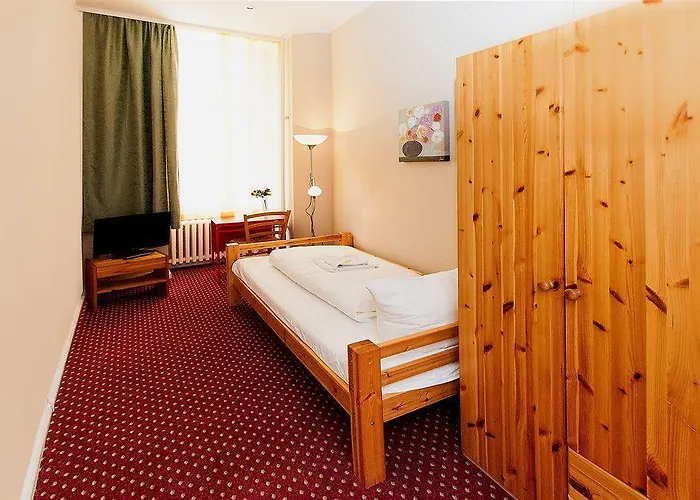 Elegia Am Kurfuerstendamm 2*