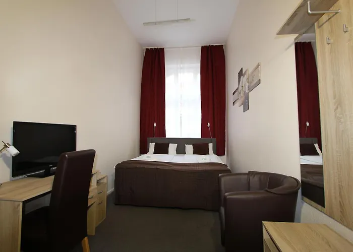 Elegia Am Kurfuerstendamm 2*