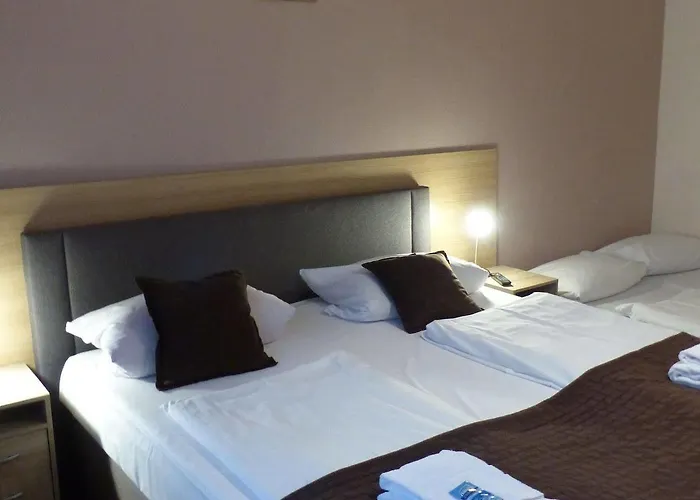 Elegia Am Kurfuerstendamm 2*