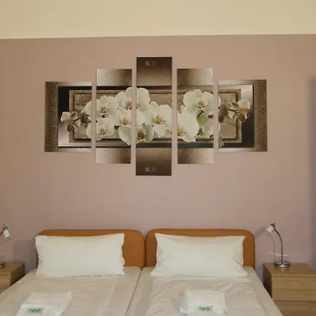 Elegia Am Kurfuerstendamm 2*