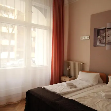 Elegia Am Kurfuerstendamm 2*