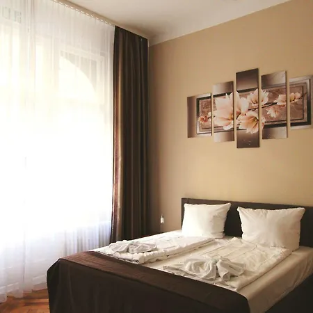 Elegia Am Kurfuerstendamm 2*