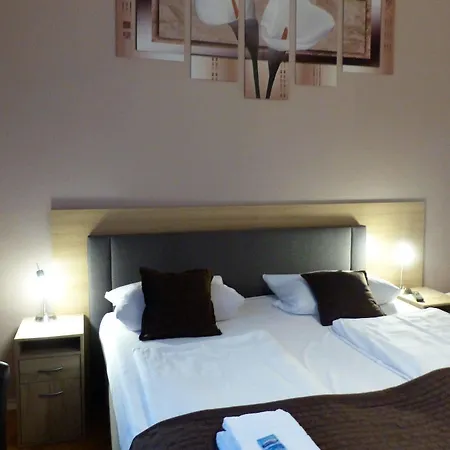 Elegia Am Kurfuerstendamm 2*