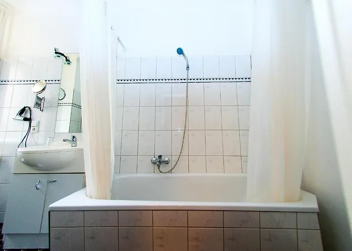 Elegia Am Kurfuerstendamm 2*