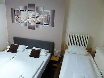 Elegia Am Kurfuerstendamm מלון 2*